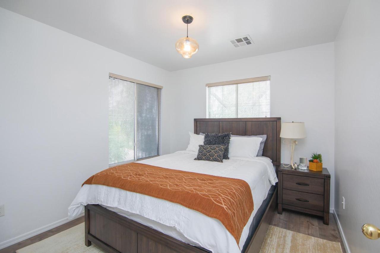 Stylish Home Phoenix - Low Rates Now! Exterior foto