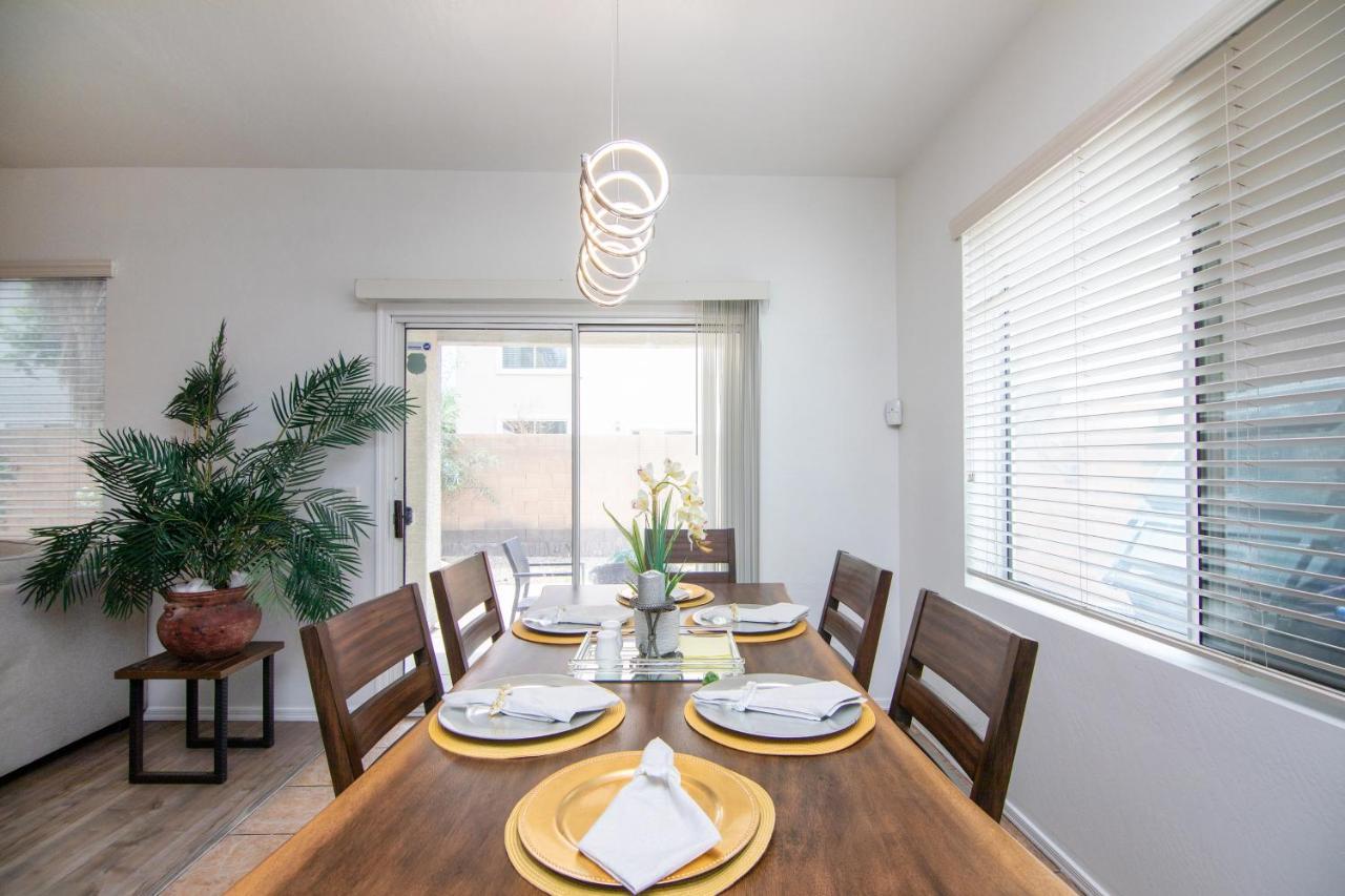 Stylish Home Phoenix - Low Rates Now! Exterior foto